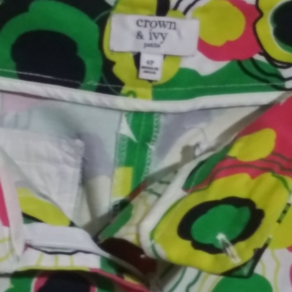 Crown & Ivy scalloped shorts 4P - Picture 4 of 10